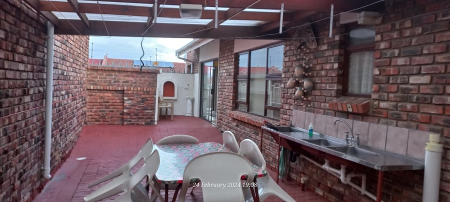 3 Bedroom Property for Sale in Deoville Park Western Cape